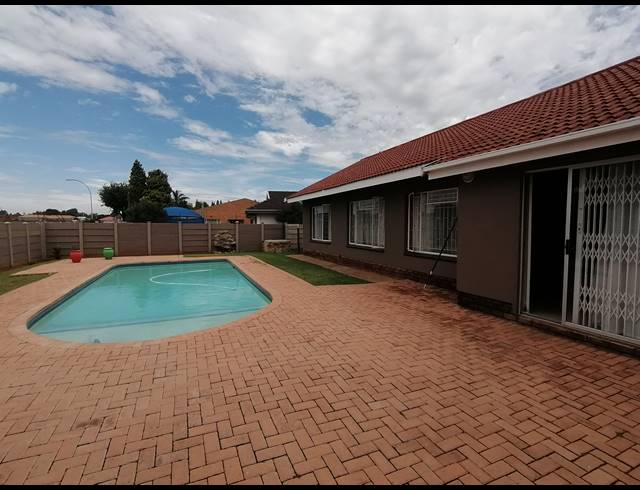 3 BEDROOM FREESTANDING SOLD IN STILFONTEIN EXT 4